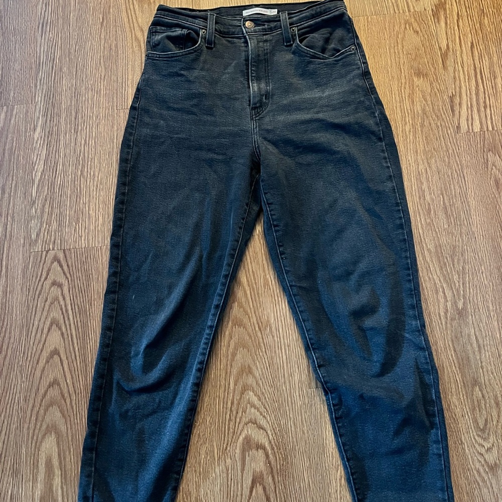 Levi’s high waisted mom jeans